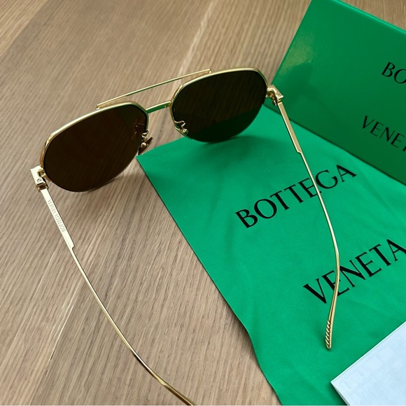 Bottega Venata Sunglasses with Case - Picture 9 of 12